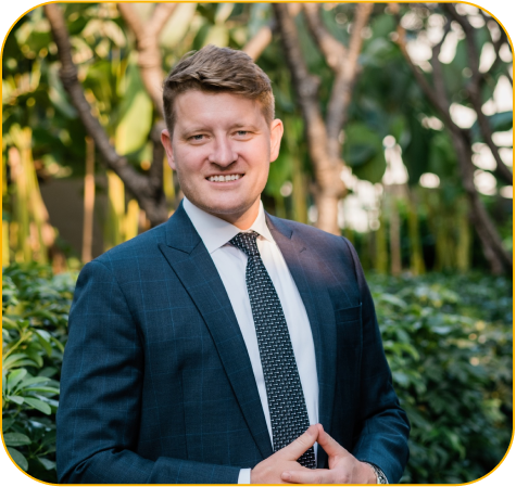 ImagineHealth CEO and founder, Henning Kalwa's potrait shot in the garden.